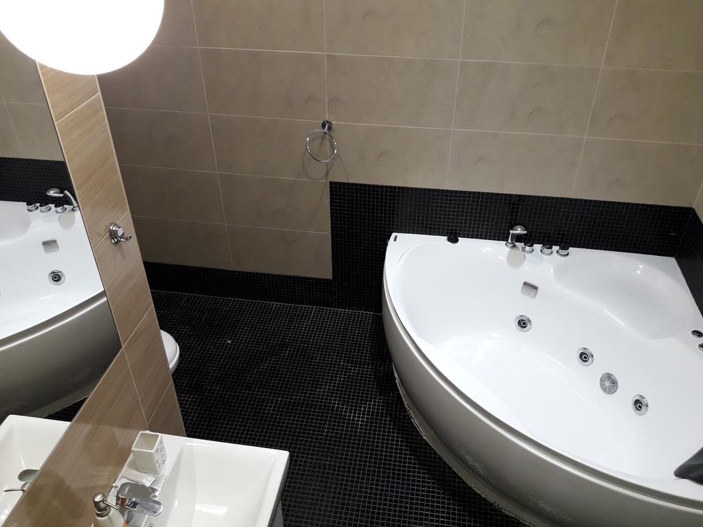 Kreschatik 21 With Terrace 2Br Kiev Dış mekan fotoğraf